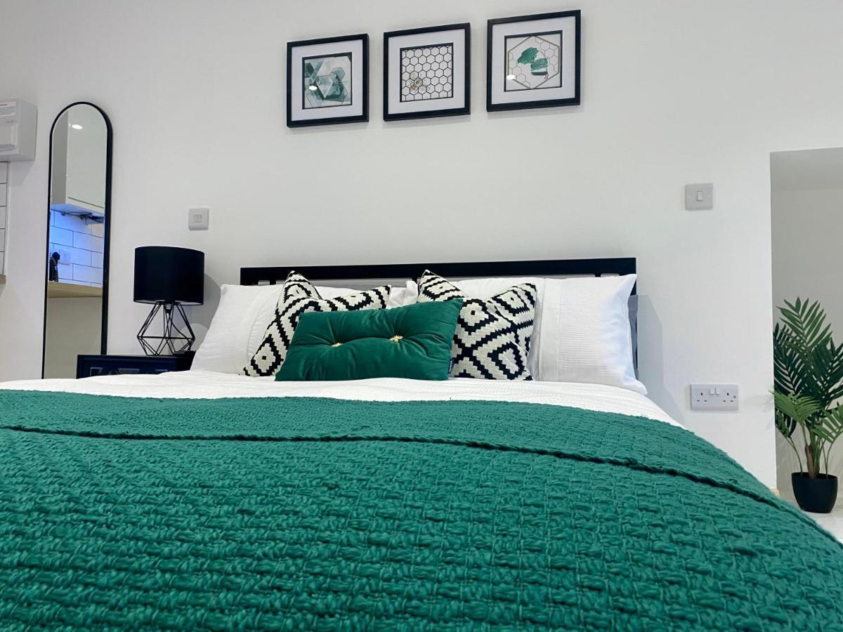 Stylish Studio Apartment In Centre Of St Clears Esterno foto