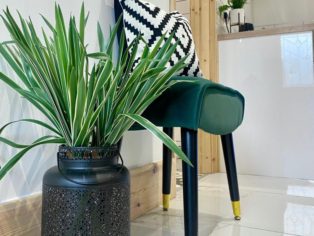 Stylish Studio Apartment In Centre Of St Clears Esterno foto