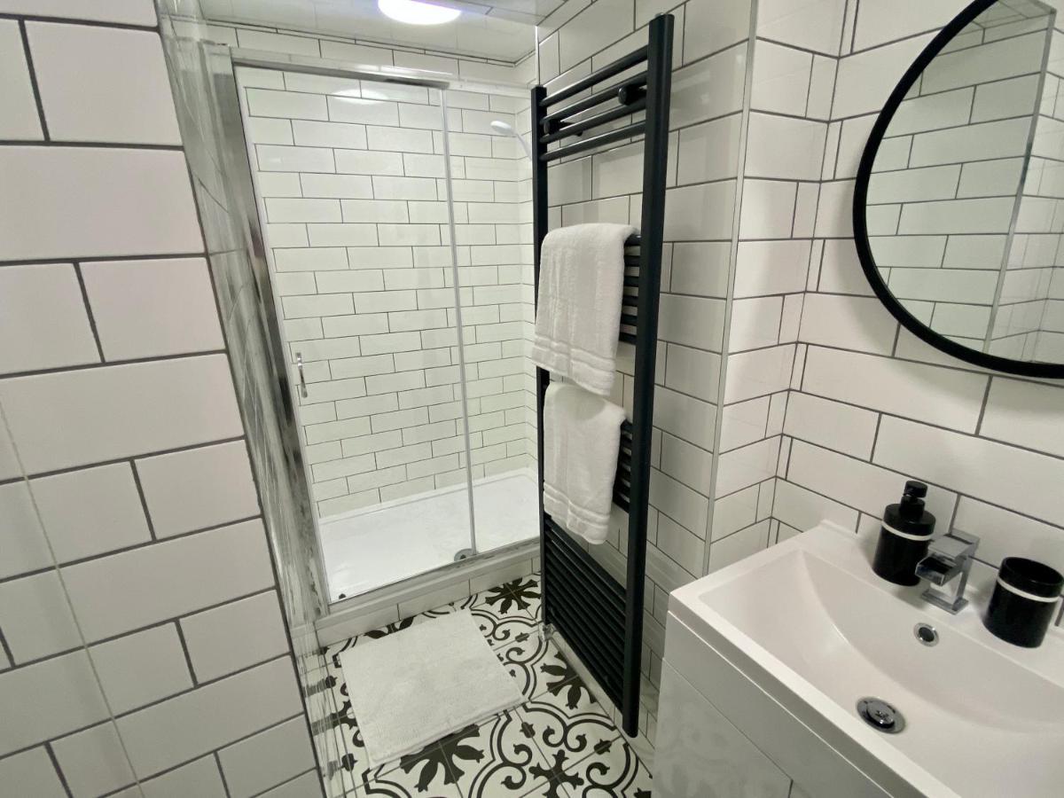 Stylish Studio Apartment In Centre Of St Clears Esterno foto